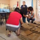 Se entregaron 900 pollitos y alimento balanceado a productores locales