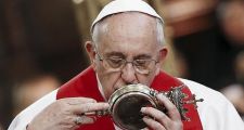 La sangre de San Jenaro se licúa ante el Papa por primera vez desde 1848