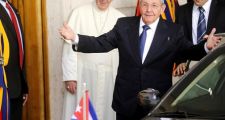 Raúl Castro visitó al papa y afirmó: 