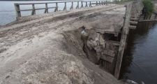 ES CALAMITOSO EL ESTADO EN QUE SE ENCUENTRA UNO DE LOS PUENTES DEL ARROYO GOLONDRINA.