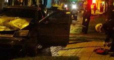 Un hombre que huía de la policía en un auto robado chocó una moto y mató a las tres personas