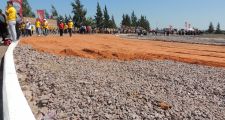 Fuera de tiempo y sin terminar: Así se inauguró la pista de más de 7 millones de pesos