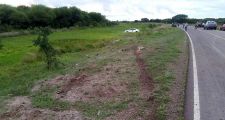 UN VIAJANTE DE CÓRDOBA SUFRIÓ UN DESPISTE Y POSTERIOR VUELCO EN EL ACCESO AL KM 29.