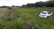 UN VIAJANTE DE CÓRDOBA SUFRIÓ UN DESPISTE Y POSTERIOR VUELCO EN EL ACCESO AL KM 29.