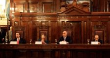 Constitucionalistas y opositores criticaron a Mauricio Macri por nombrar jueces para la Corte por decreto