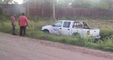 Robaron una camioneta y atropellan a una joven