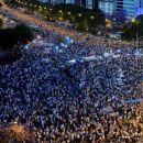 Fuerte protesta contra el Gobierno: una multitud rodea el Obelisco y hay movilizaciones en todo el país