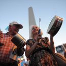 Fuerte protesta contra el Gobierno: una multitud rodea el Obelisco y hay movilizaciones en todo el país