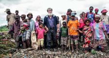 Pedro Opeka, el cura argentino que lucha contra la pobreza en Africa y podría ganar un Nobel